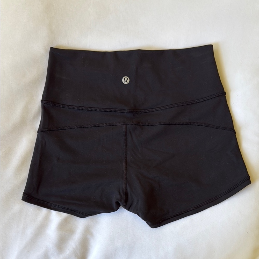 lululemon In Movement Shorts 2.5” - Size 6